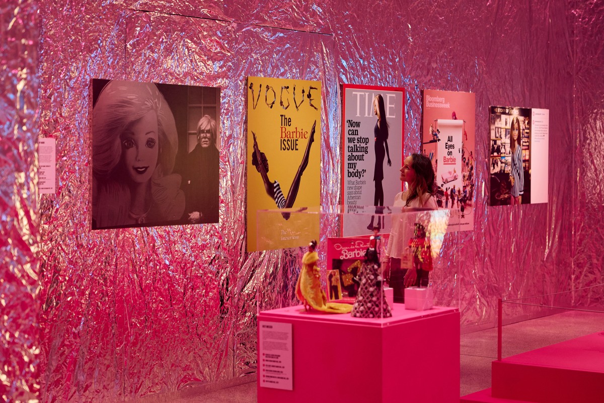  باربي رقم 1 ... متحف في لندن ينظم معرضا لدمى باربي